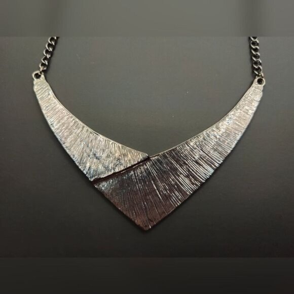 2/$15 Charming Charlie V-Shaped‎ Statement Necklace With Glittery Panels (EUC) - Picture 4 of 5